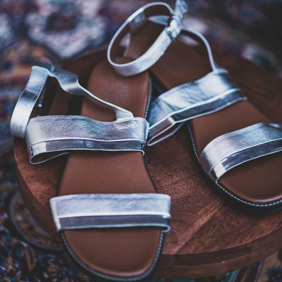 Naturalizer metallic strappy sandal - Picture 2 of 3